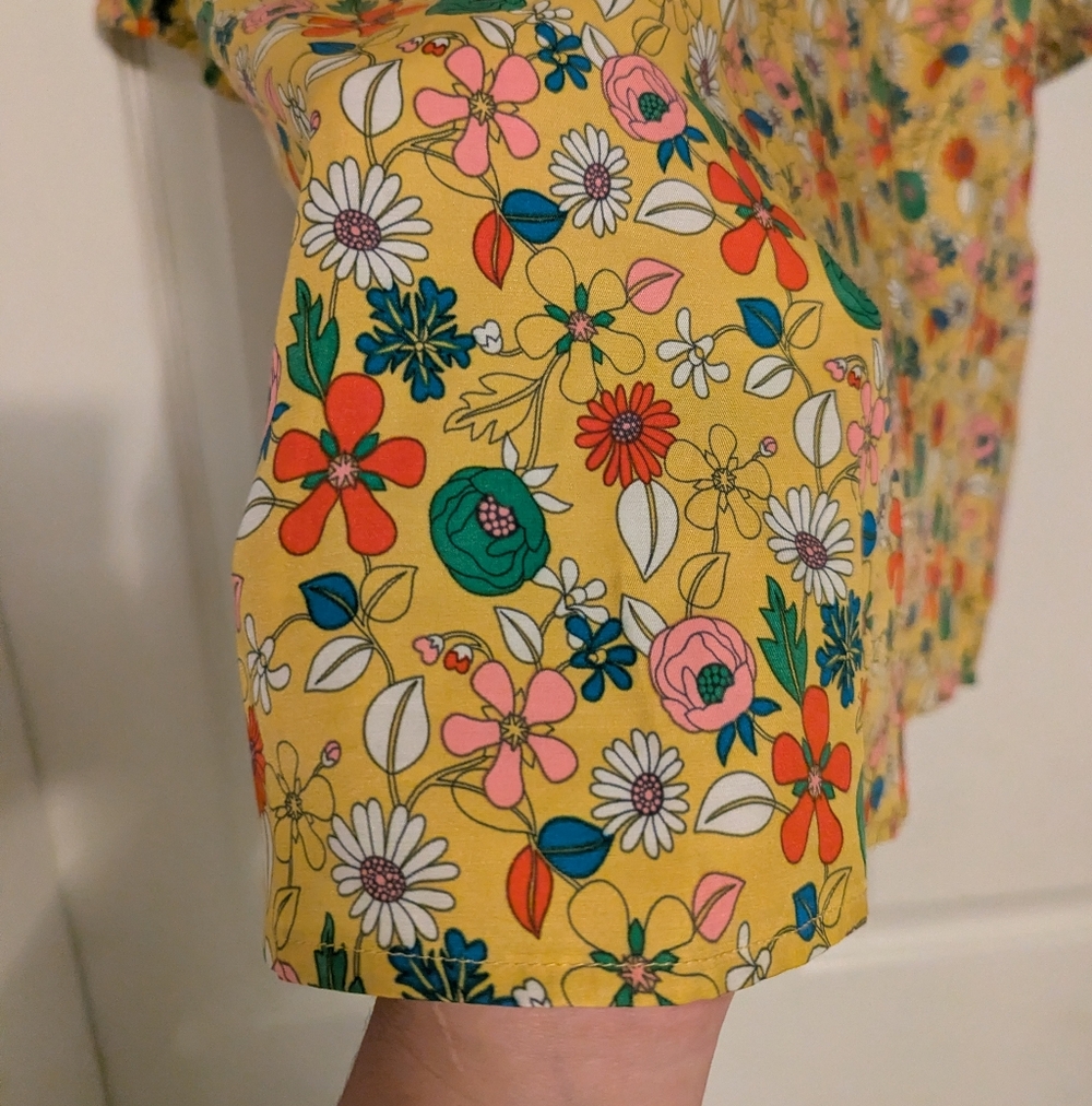 EUC Boden Adriana Puff Sleeve Top in Honeycomb Ditsy Bloom | Size 10 - Picture 6 of 7